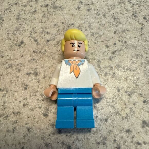 Lego Fred Jones Minifigure scd008 Scooby-Doo Mystery Machine 75902 - Picture 1 of 5
